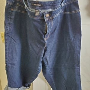 Size 22 women's blue Roz&Ali Capri jeans 20$